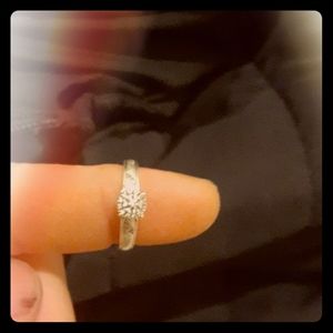 1/4 Karat diamond / silver ring